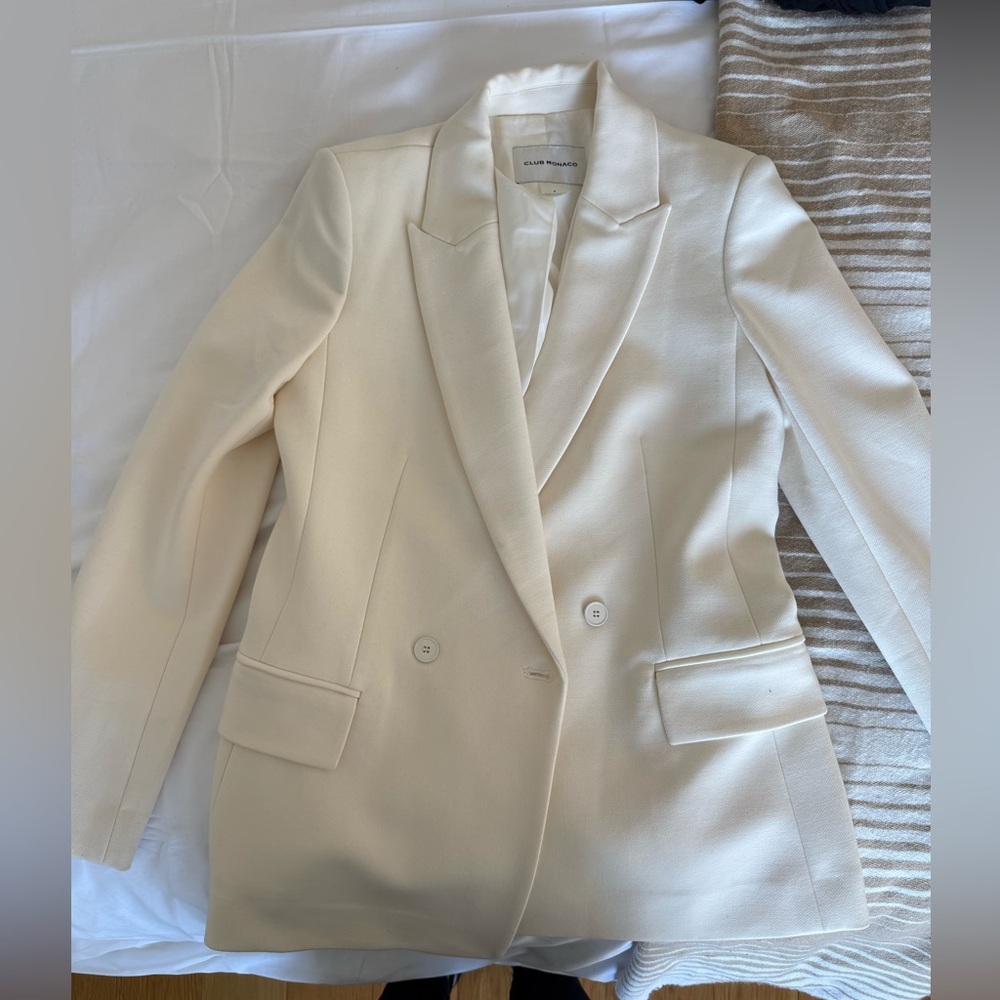 Club Monaco crepe blazer. Cream. Size 4. Excellent condition